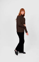 Load image into Gallery viewer, Bridge And Lord - Cable Raglan Pullover - Chocolate
