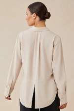 Load image into Gallery viewer, Bella Dahl - Split Back Button Down Shirt - Soft Pearl