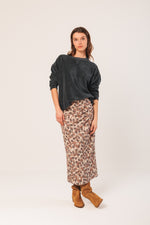 Load image into Gallery viewer, Indi And Cold - Lara Terry Sweatshirt - Anthracite 370