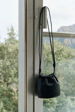 Load image into Gallery viewer, Indi And Cold - Gathered Leather Tote Bag - Black 740