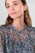 Load image into Gallery viewer, Le Temps Des Cerises - Maclear Shirt - Blue