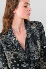 Load image into Gallery viewer, Le Temps Des Cerises - Morena Shirt With Paisley Pattern - Black And Tan