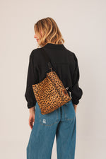 Load image into Gallery viewer, Indi And Cold - Leather Bucket Tote Bag - Camel 735