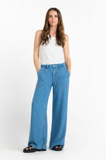 Load image into Gallery viewer, Le Temps Des Cerises - Victoria Jeans - 2181 Blue
