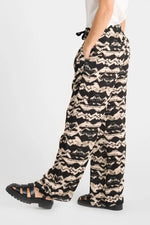 Load image into Gallery viewer, Le Temps Des Cerises - Lomy Pant - Black
