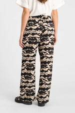 Load image into Gallery viewer, Le Temps Des Cerises - Lomy Pant - Black
