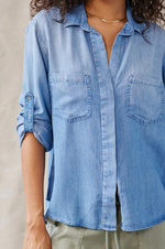 Load image into Gallery viewer, Bella Dahl - Split Back Button Down Shirt - Medium Ombre Wash

