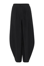 Load image into Gallery viewer, Gestuz - GZcamila Mid Waist Pants - Black
