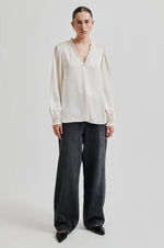 Load image into Gallery viewer, Second Female - Bardi Silky V Neck Blouse Brazilian Sand
