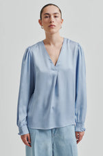 Load image into Gallery viewer, Second Female - Barri Silky Blouse - Cashmere Blue
