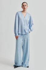 Load image into Gallery viewer, Second Female - Barri Silky Blouse - Cashmere Blue
