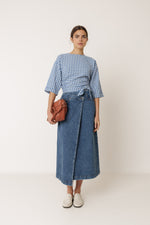 Load image into Gallery viewer, Indi And Cold - Camisa Top - Azul Britanico 146
