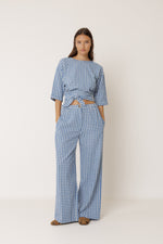 Load image into Gallery viewer, Indi And Cold - Camisa Top - Azul Britanico 146
