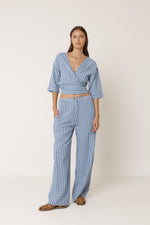 Load image into Gallery viewer, Indi And Cold - Camisa Top - Azul Britanico 146
