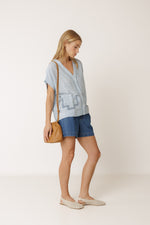 Load image into Gallery viewer, Indi And Cold - Camisa - Cielo 257

