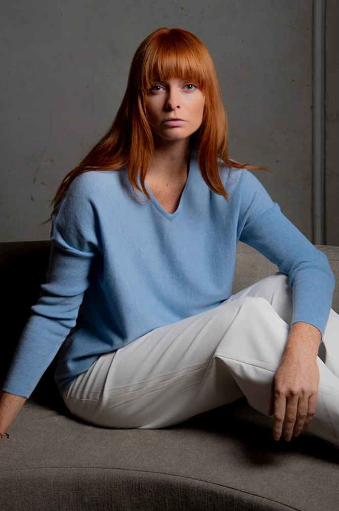 Bridge And Lord - Queen V Curved Hem Pullover - Sky Blue