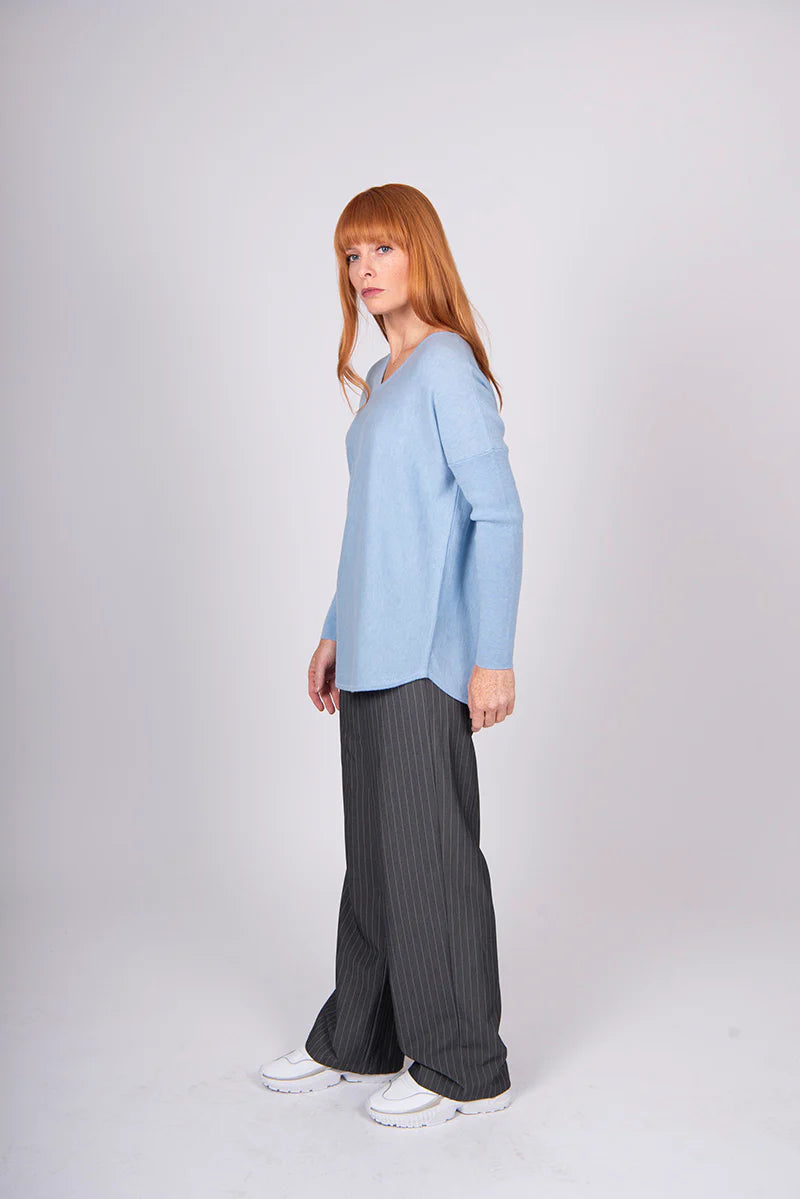 Bridge And Lord - Queen V Curved Hem Pullover - Sky Blue