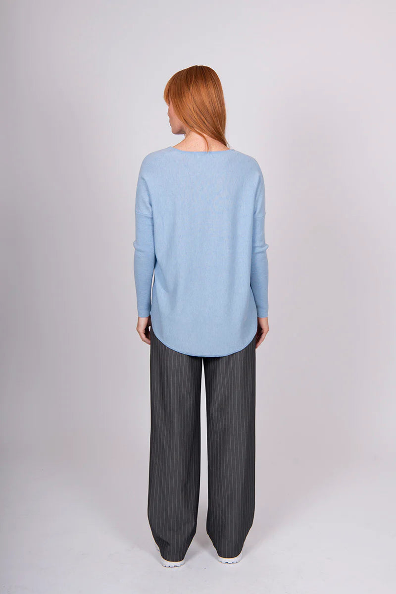 Bridge And Lord - Queen V Curved Hem Pullover - Sky Blue