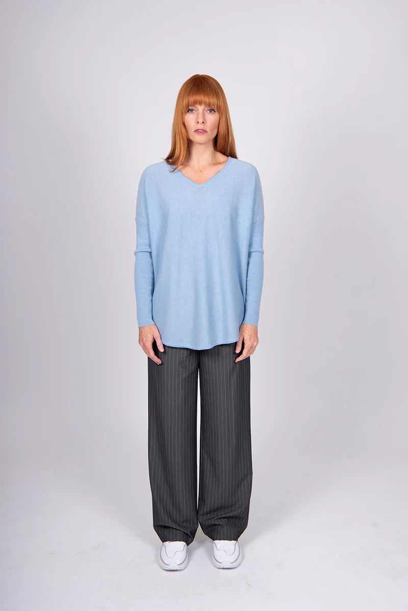 Bridge And Lord - Queen V Curved Hem Pullover - Sky Blue