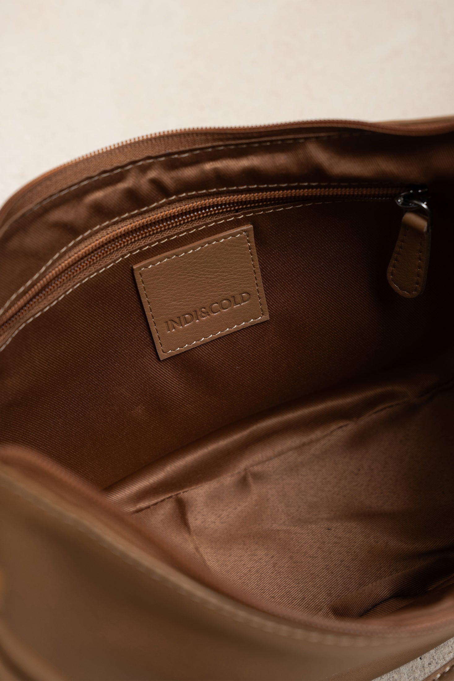 Indi And Cold - Half Moon Leather Bag - Marron 731