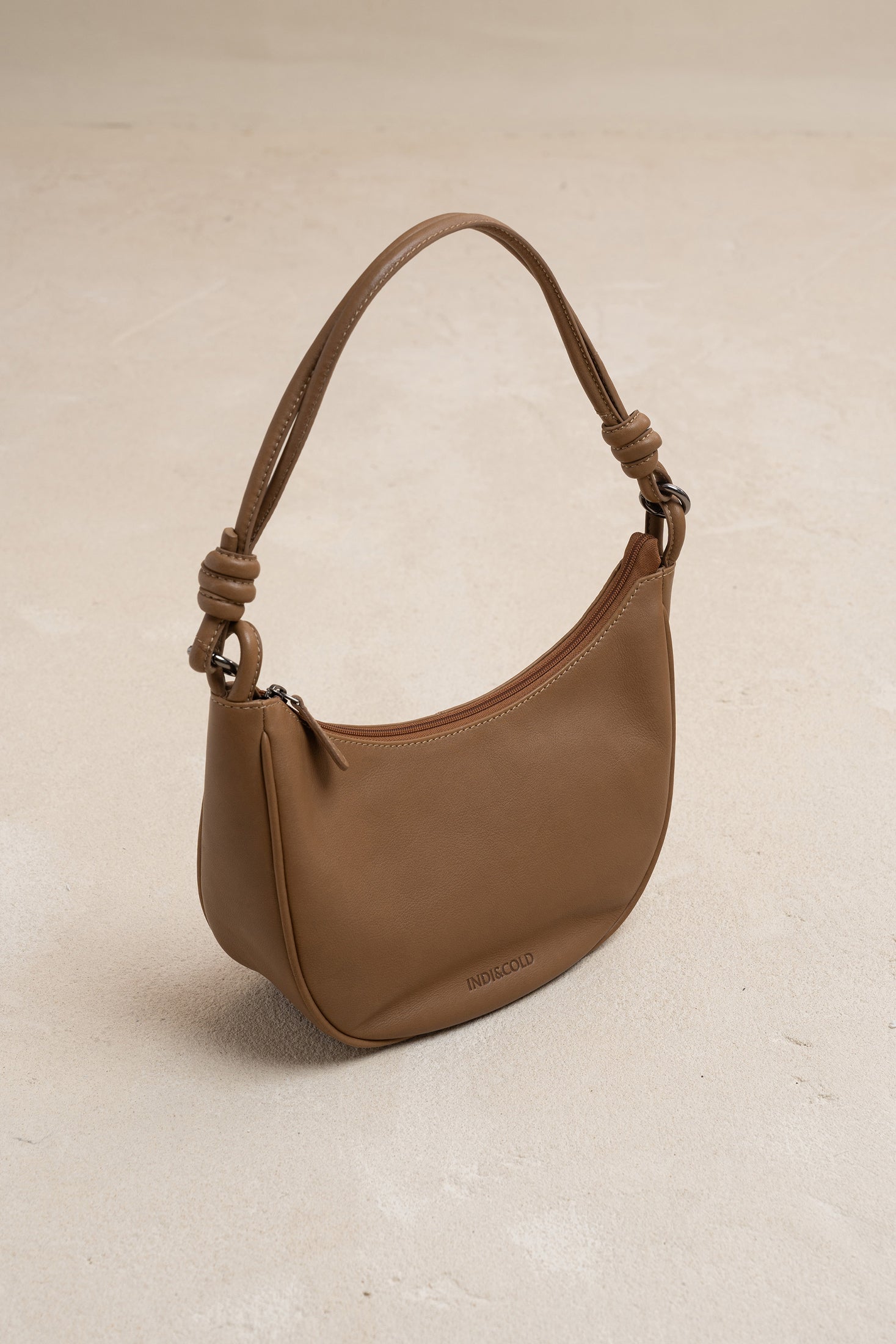 Indi And Cold - Half Moon Leather Bag - Marron 731