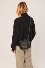 Load image into Gallery viewer, Indi And Cold - Gathered Leather Tote Bag - Black 740
