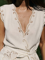 Load image into Gallery viewer, Indi And Cold - Floral Embroidery Camisa Top - Crudo 176
