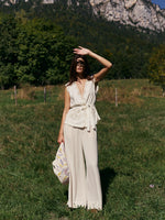 Load image into Gallery viewer, Indi And Cold - Floral Embroidery Camisa Top - Crudo 176
