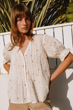 Load image into Gallery viewer, Indi And Cold - Short Sleeved Elastic Camisa Top - Crudo 125
