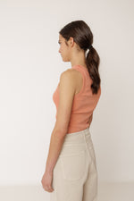 Load image into Gallery viewer, Indi And Cold - Strappy Logo Camiseta Top - Melocoton 410
