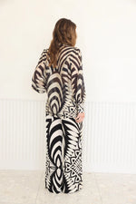 Load image into Gallery viewer, Nassaya - Noveau Shirt - Black
