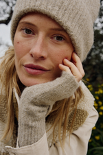 Load image into Gallery viewer, Indi And Cold - Aloe Mittens 702
