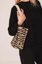 Load image into Gallery viewer, Indi And Cold - Leather Bucket Tote Bag - Black 735
