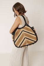 Load image into Gallery viewer, Indi And Cold - Herringbone Shopping Bolsos Bag - Negro 665
