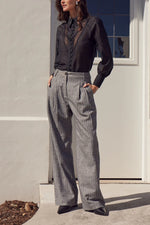 Load image into Gallery viewer, Zoe Kratzmann | Purvey Top | Black
