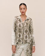 Load image into Gallery viewer, Bella Dahl - Clean Hidden Placket Shirt - Serpent Sage Print
