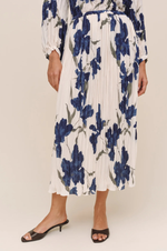Load image into Gallery viewer, Bella Dahl - Pleated Maxi Skirt - Indigo Iris Print
