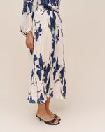 Load image into Gallery viewer, Bella Dahl - Pleated Maxi Skirt - Indigo Iris Print
