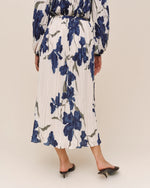 Load image into Gallery viewer, Bella Dahl - Pleated Maxi Skirt - Indigo Iris Print
