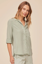 Load image into Gallery viewer, Bella Dahl - Shirt Tail Button Down Shirt - Oasis Green
