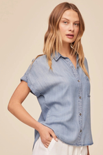 Load image into Gallery viewer, Bella Dahl - Short Sleeve Pocket Button Down Shirt - Worn Blue Wash
